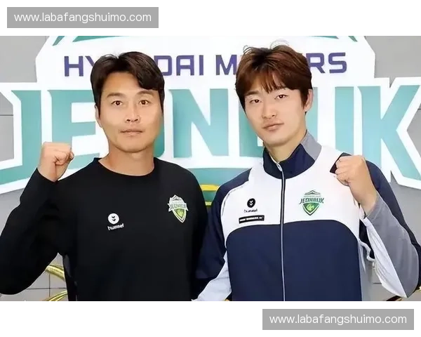 曹圭成作为传统中锋，其头球能力和禁区对抗是韩国队打破僵局的备选方案